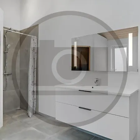 4 Bedroom Cozy In Feriehus